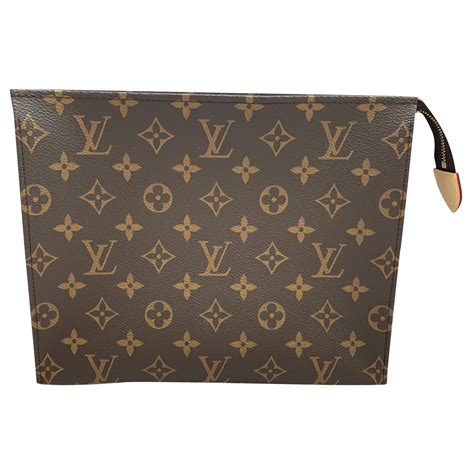 trousse de toilette louis vuitton 26